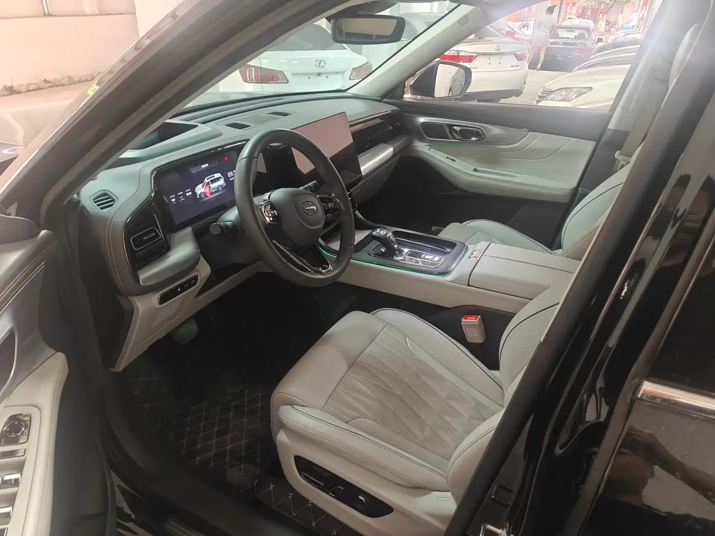 GAC Trumpchi Trumpchi GS8 2022 Hybrid Series 2.0TM 4WD Premium Edition (7-Seater) фото 4