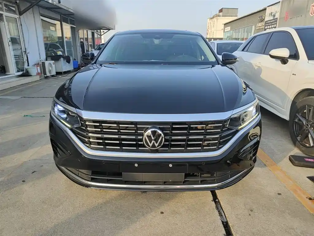Volkswagen Passat 2022 330TSI Luxury Edition фото 3