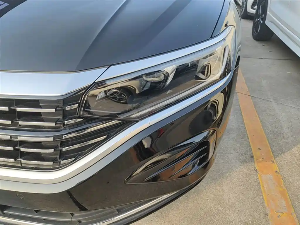 Volkswagen Passat 2022 330TSI Luxury Edition фото 24
