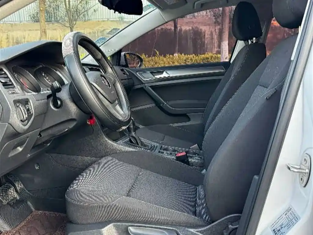 Volkswagen Golf 2016 1.6L Automatic Fashion фото 5