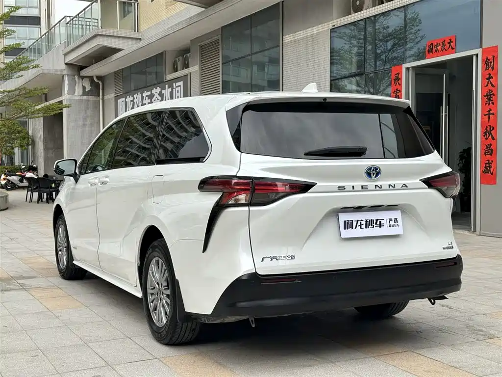 Toyota Sienna 2021 2.5L Hybrid Comfort Edition фото 6
