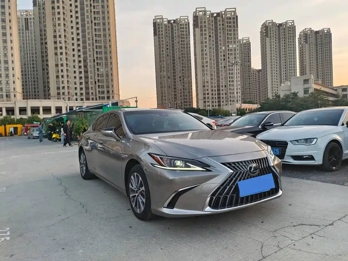 Lexus ES 2023 200 Excellence Edition фото 3