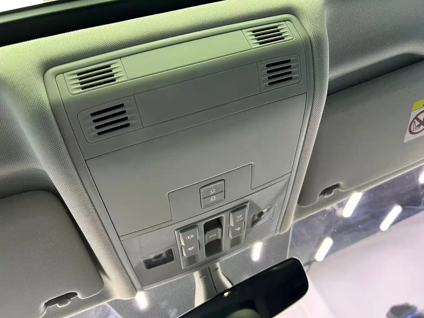 Volkswagen Tayron 2022 280TSI 2WD Luxury Smart Connect Edition фото 16