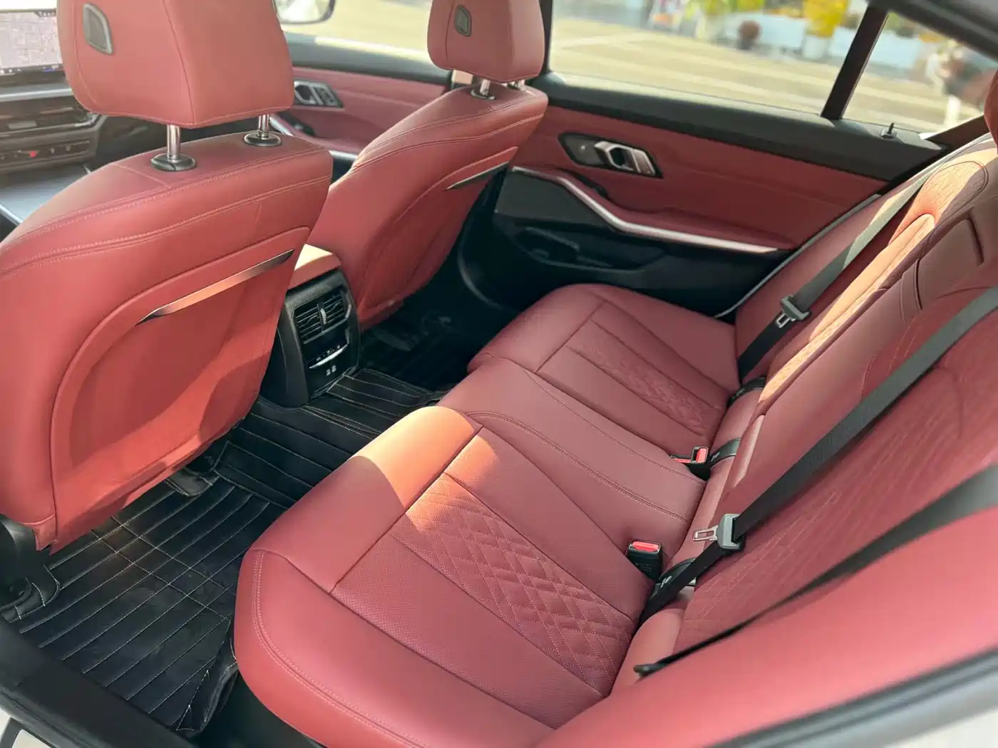 BMW 3 Series 2025 330Li M Sport Night Edition фото 5