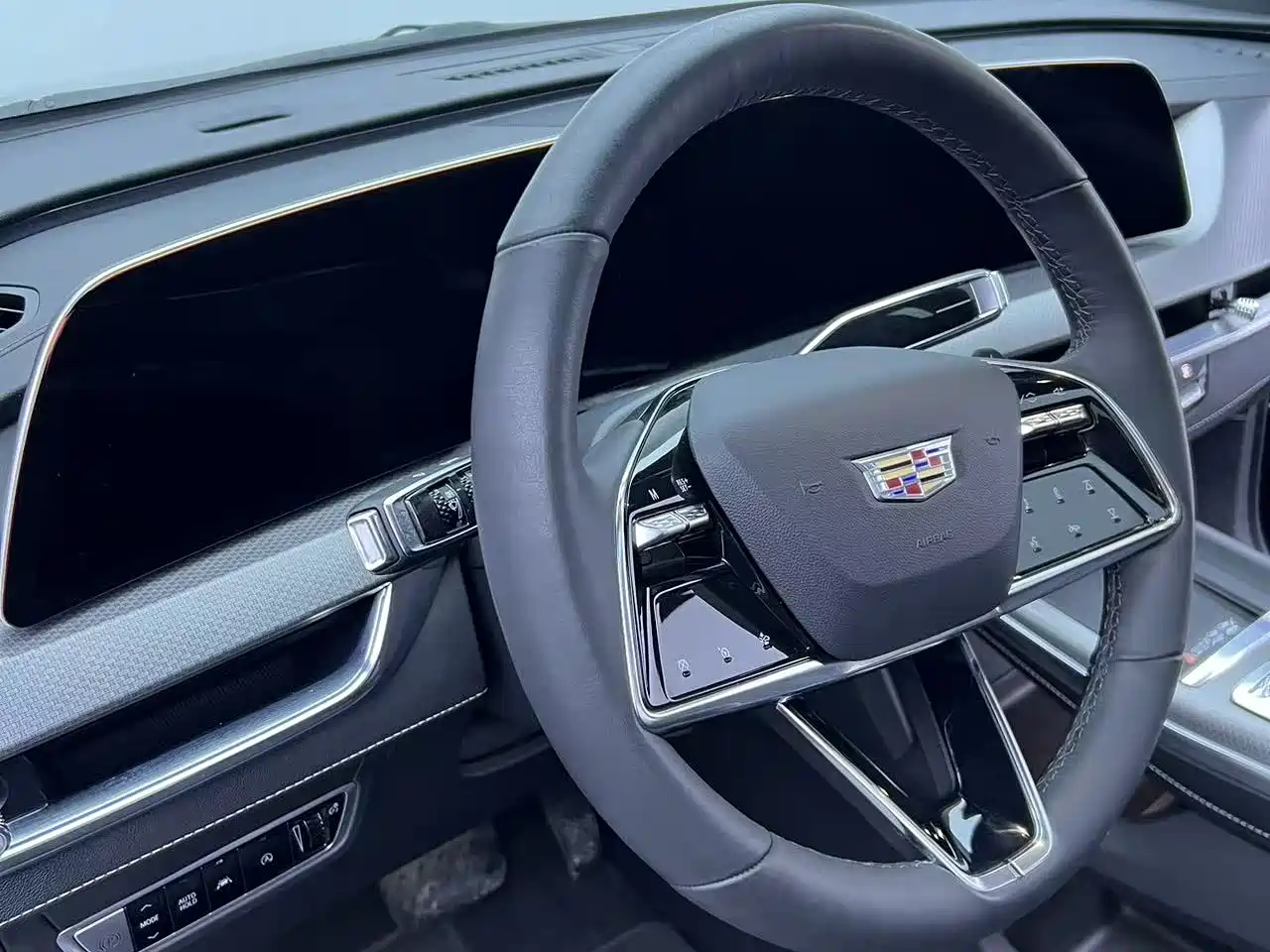 Cadillac XT5 2025 2.0T Luxury фото 10
