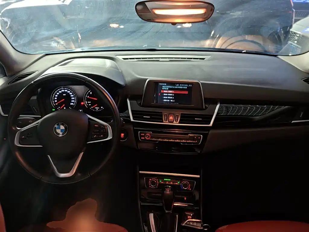 BMW 2 Series Touring 2018 218i Sport Line фото 10