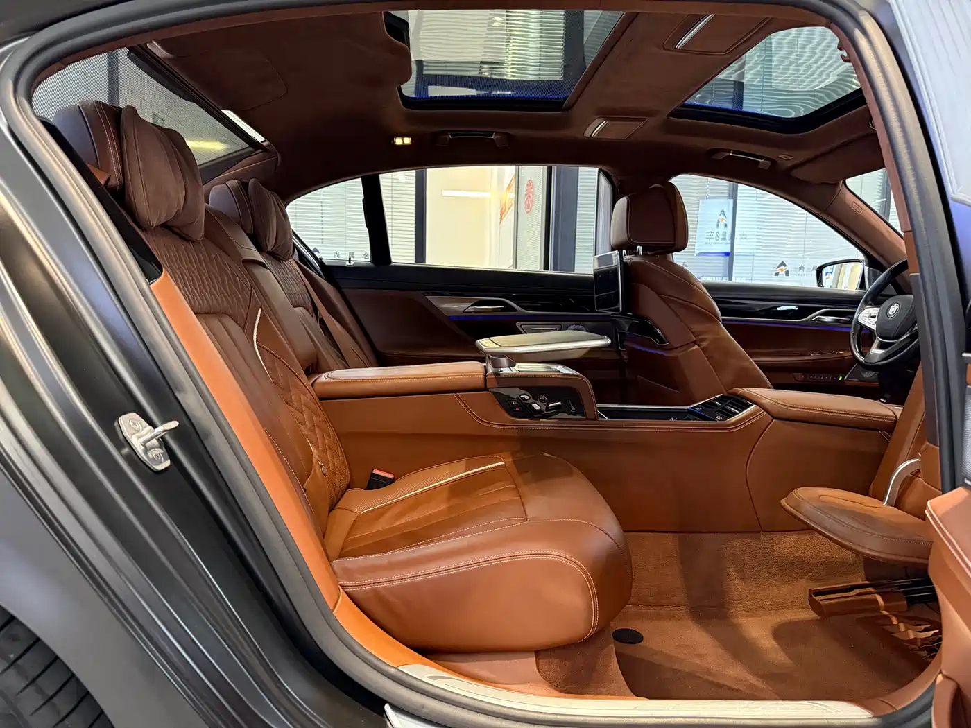 BMW 7 Series 2017 M760Li xDrive Excellence Luxury фото 10
