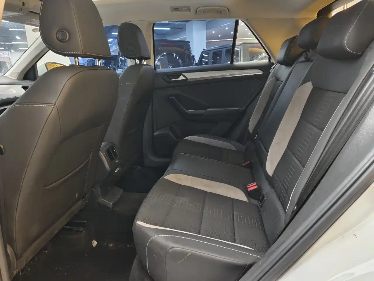 VOLKSWAGEN T-ROC EXPLORING SONGS