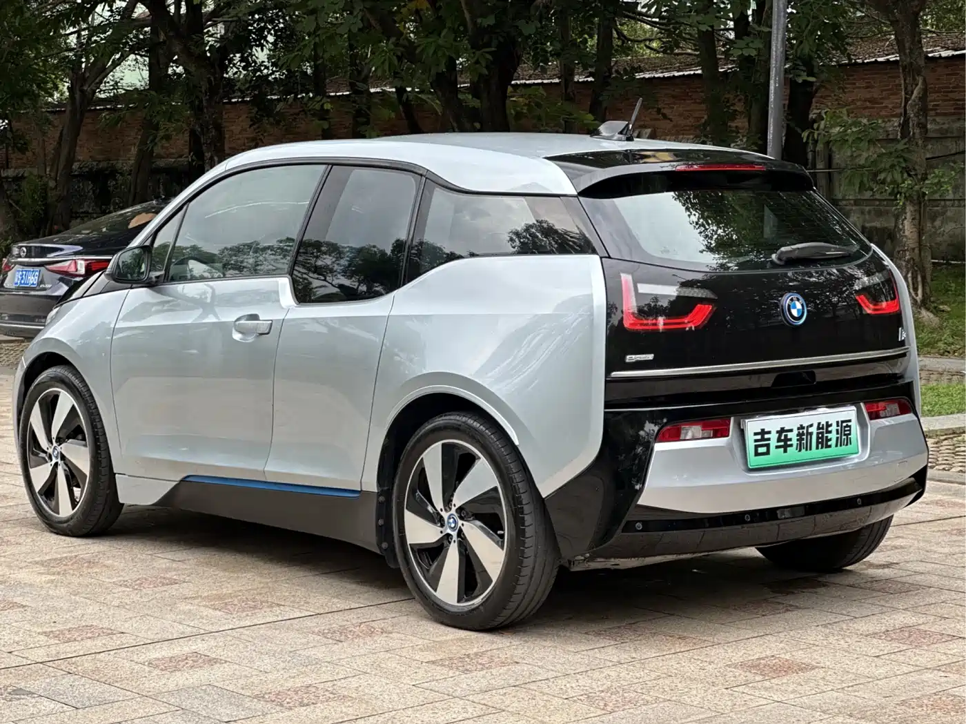 Photo 8 - BMW i3 (Import)