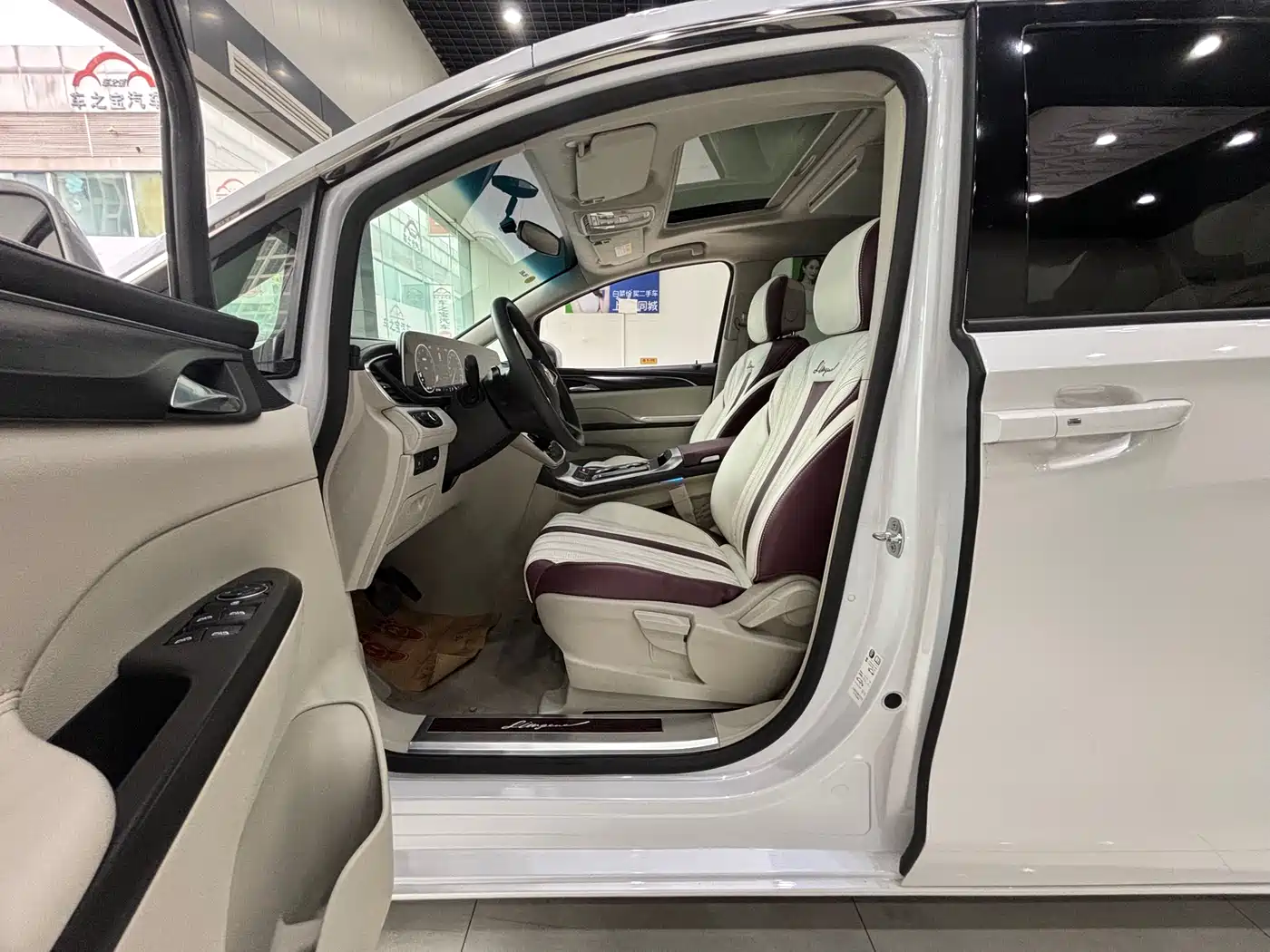 Buick GL8 2021 ES Landlord 653T Comfort фото 7