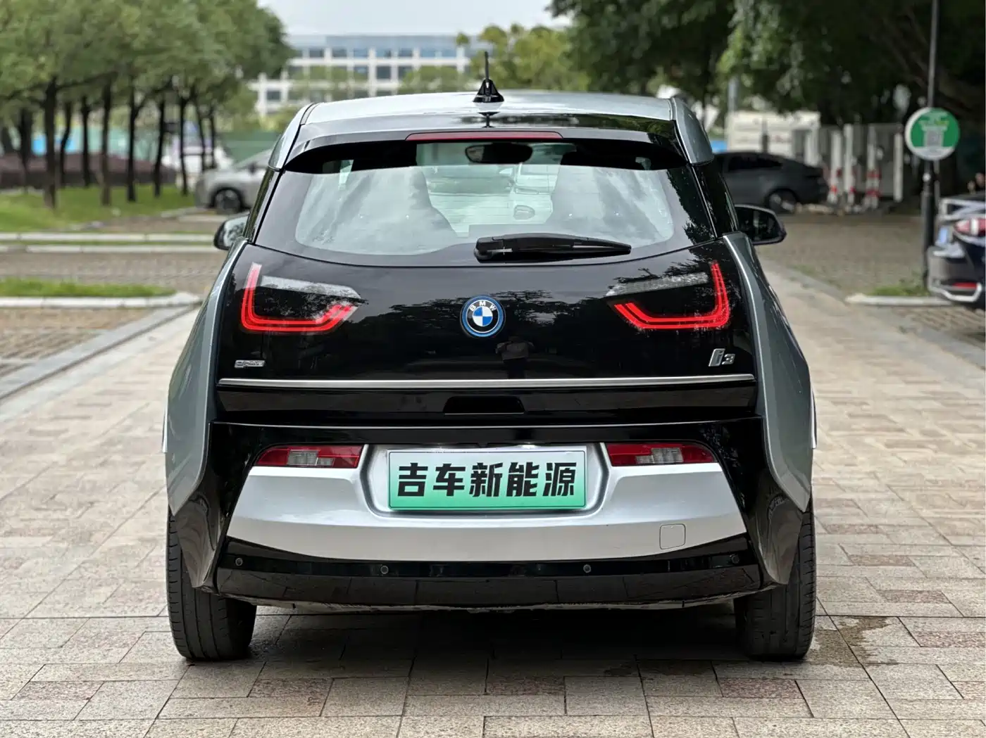 Photo 9 - BMW i3 (Import)