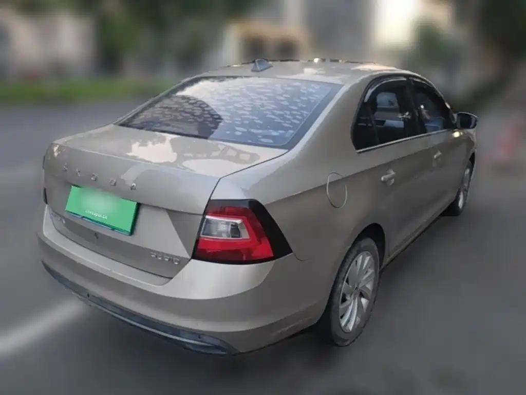 Photo 24 - Škoda Rapid