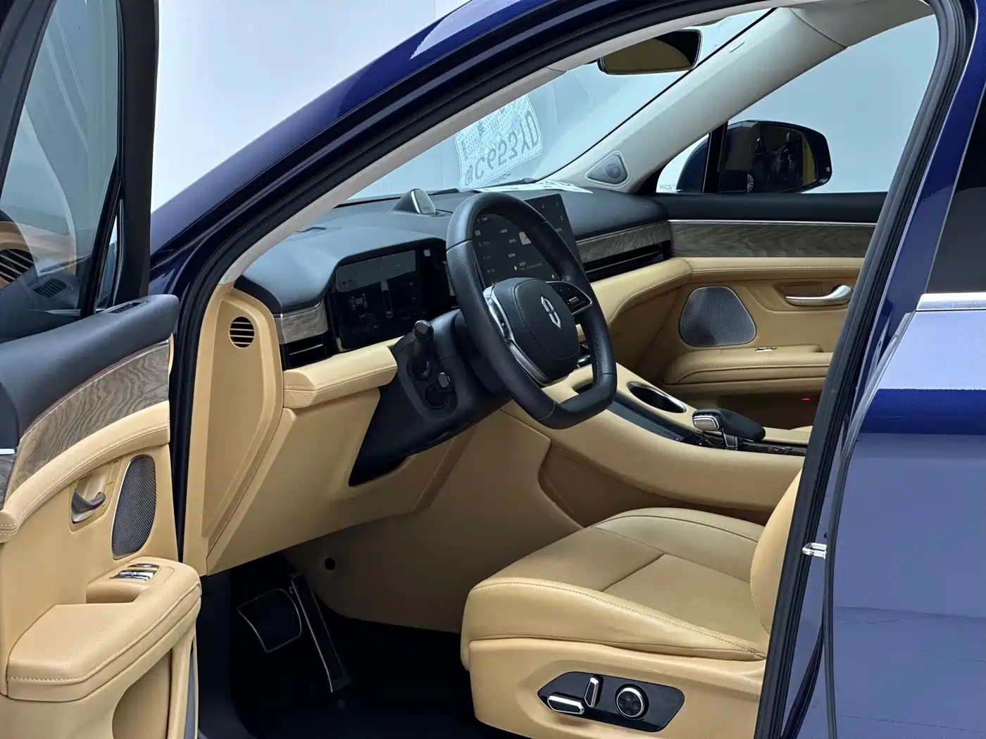 AITO Wenjie AITO M5 2022 Extended Range AWD Performance Edition фото 13