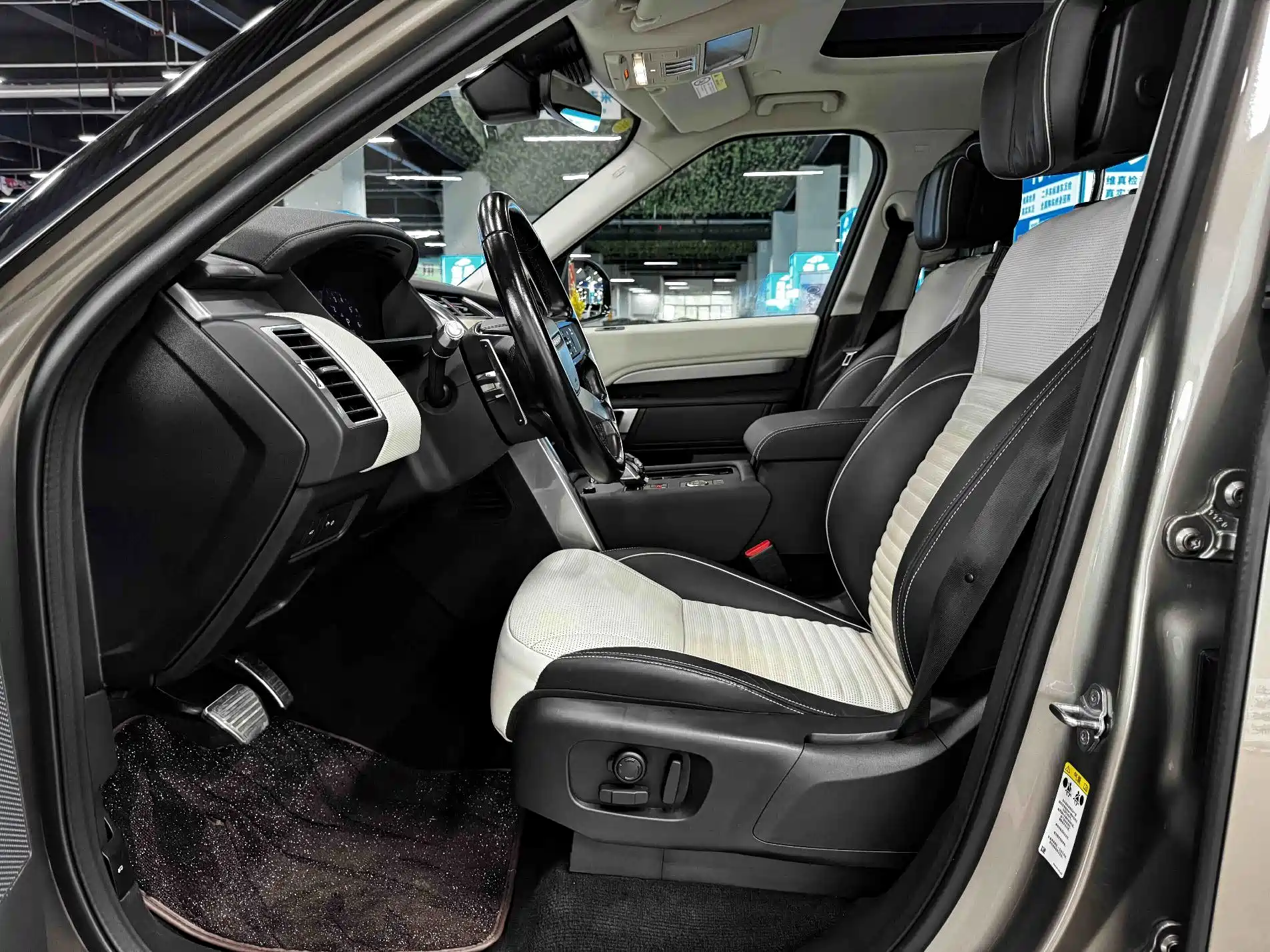 Photo 6 - Land Rover Discovery
