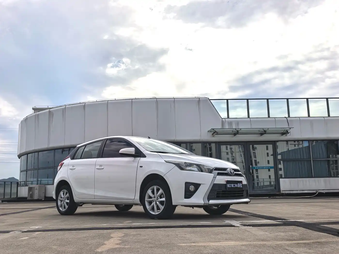 Toyota YARiS L Zhi Xuan 2015 1.5G Auto Sunroof Special Edition фото 3