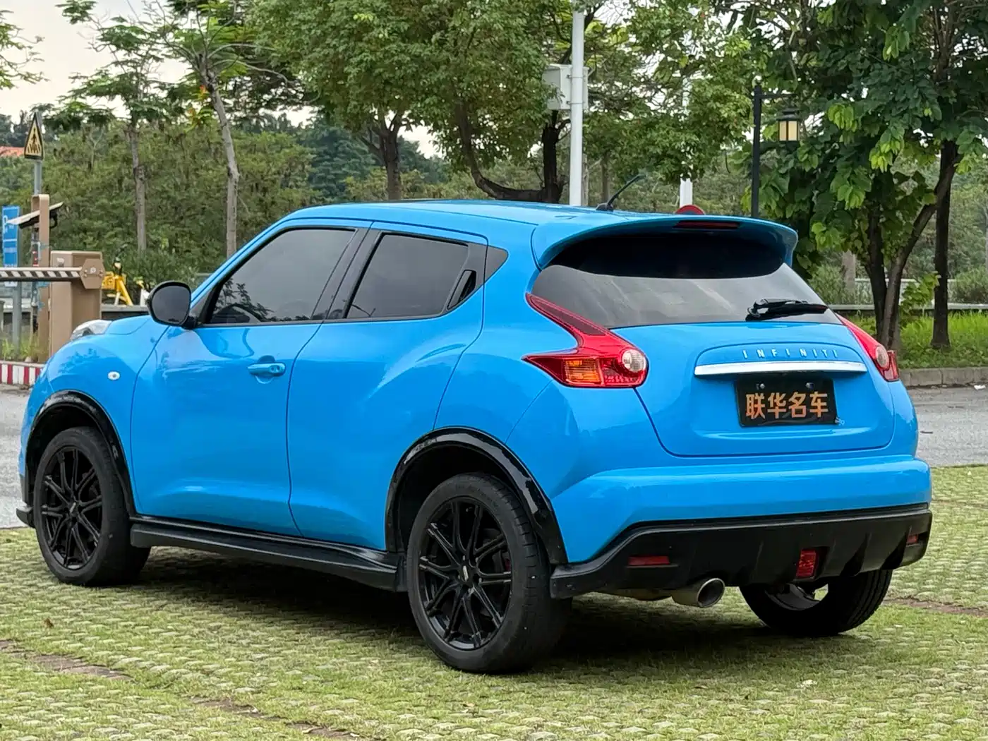 Infiniti ESQ 2015 2014 1.6L Premium Edition