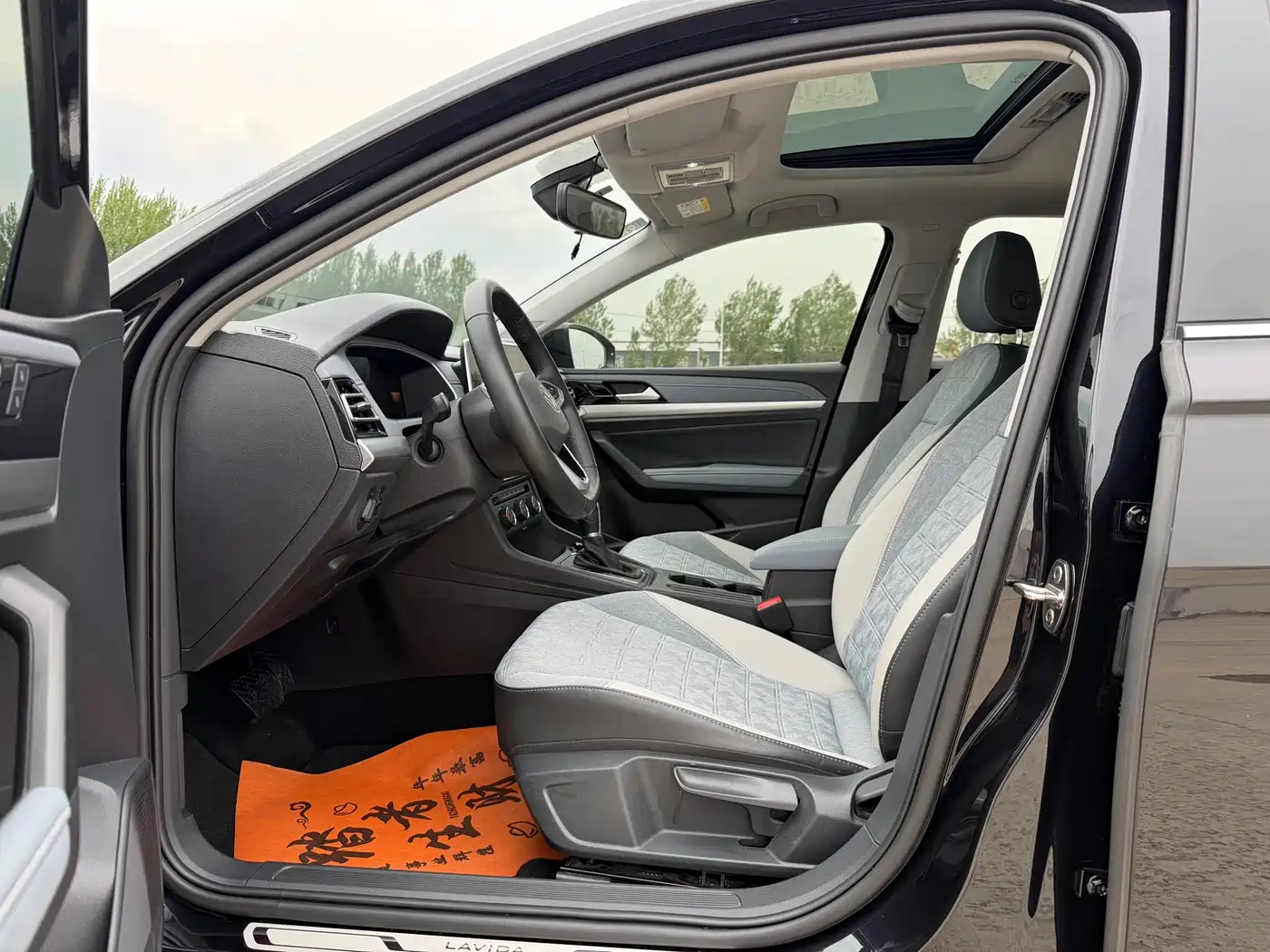Volkswagen Lavida 2023 Facelift 1.5L Auto Full Comfort Edition фото 13