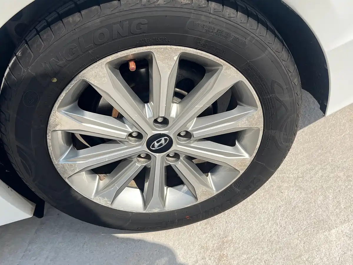 Hyundai Sonata 2015 1.6T GLS Smart фото 11