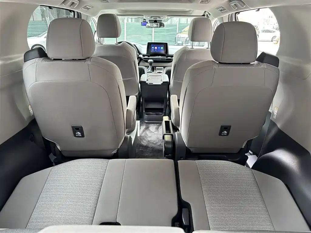 Toyota Sienna 2021 2.5L Hybrid Comfort Edition фото 19
