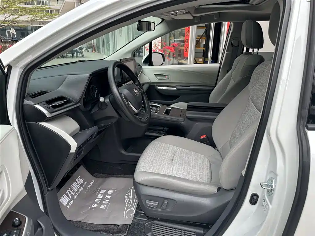 Toyota Sienna 2021 2.5L Hybrid Comfort Edition фото 15