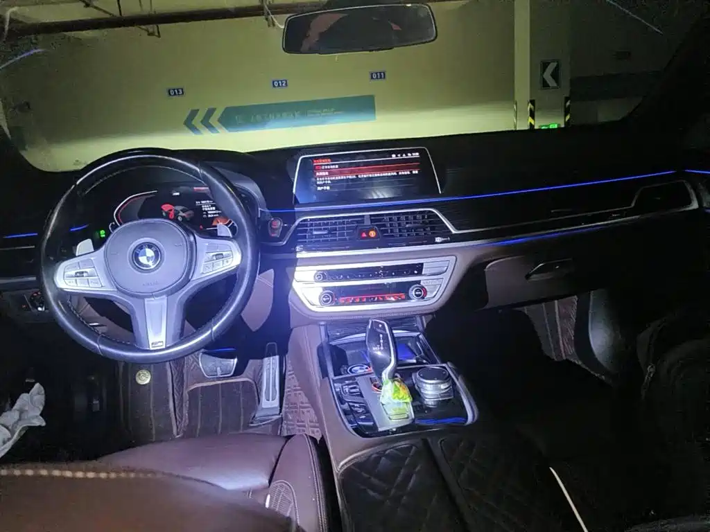 Photo 12 - BMW 7 Series