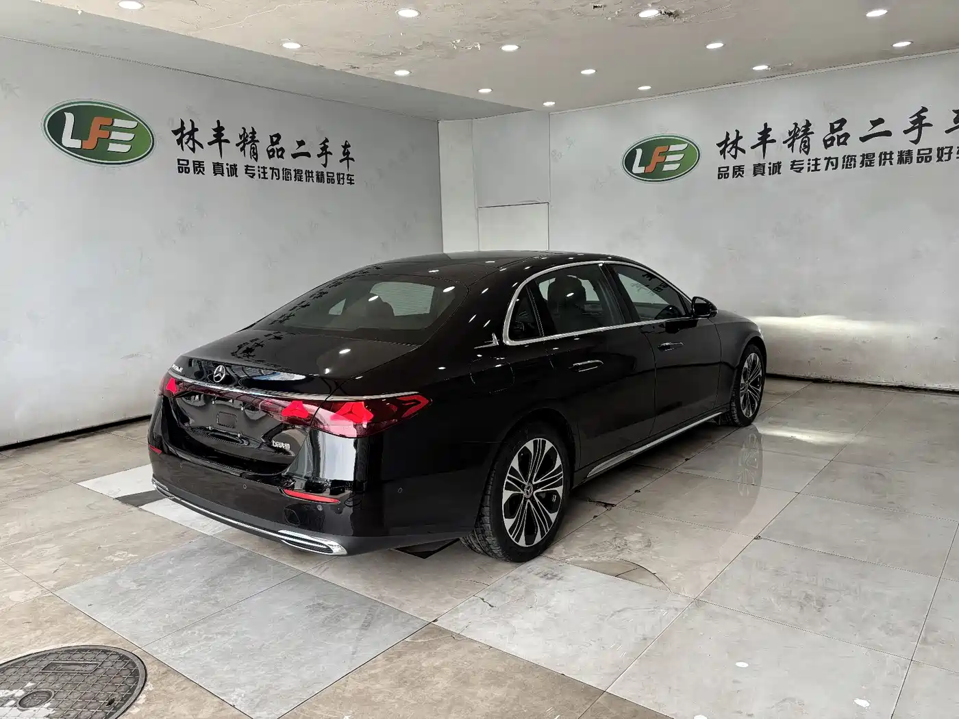 Mercedes-Benz E-Class New Energy 2024 E 350 e L Plug-in Hybrid Sedan фото 8