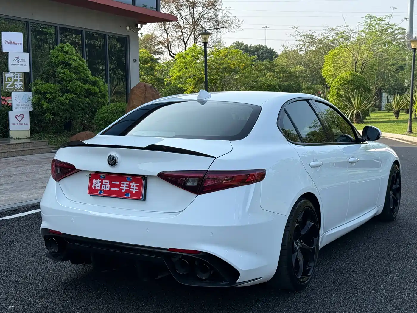 Alfa Romeo Giulia 2017 2.0T 200HP Elite Edition фото 4