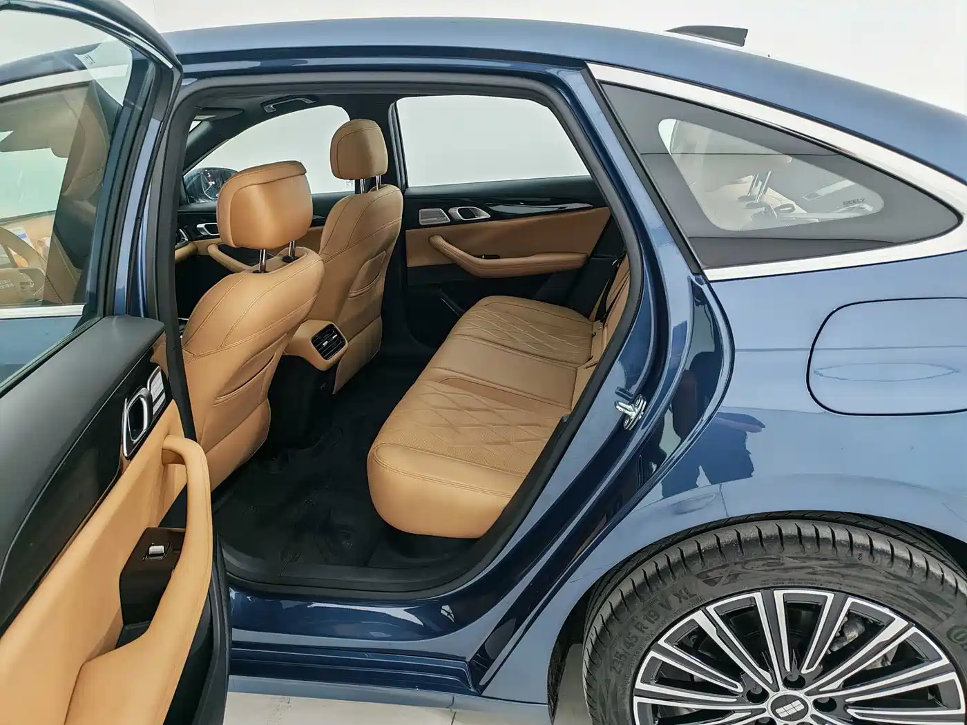 Geely Galaxy Galaxy A7 2025 EM-i фото 10