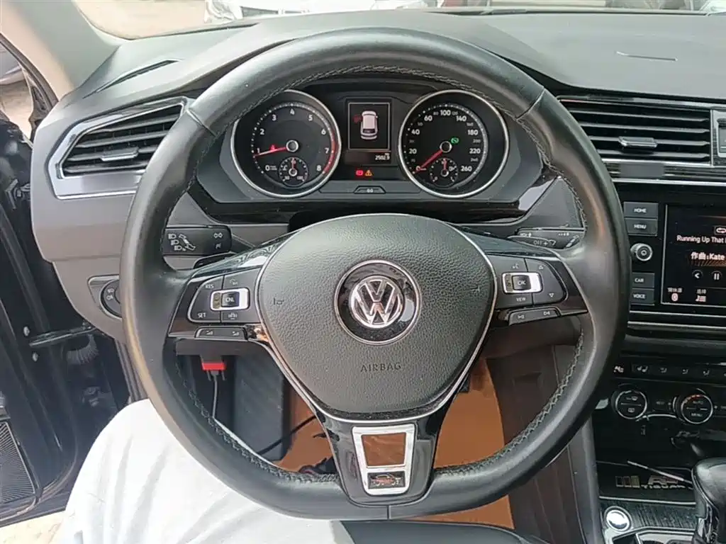 Volkswagen Tiguan L 2018 Facelift 330TSI Automatic 2WD Luxury Edition фото 11