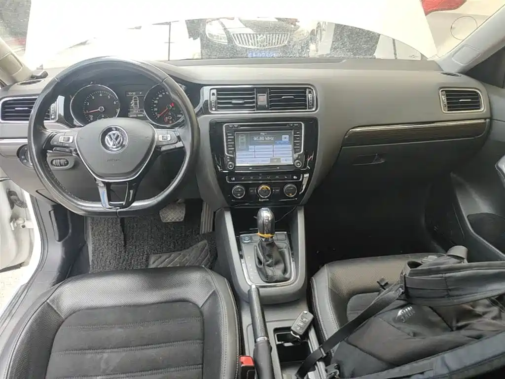 Volkswagen Sagitar 2015 230TSI Automatic Luxury фото 10