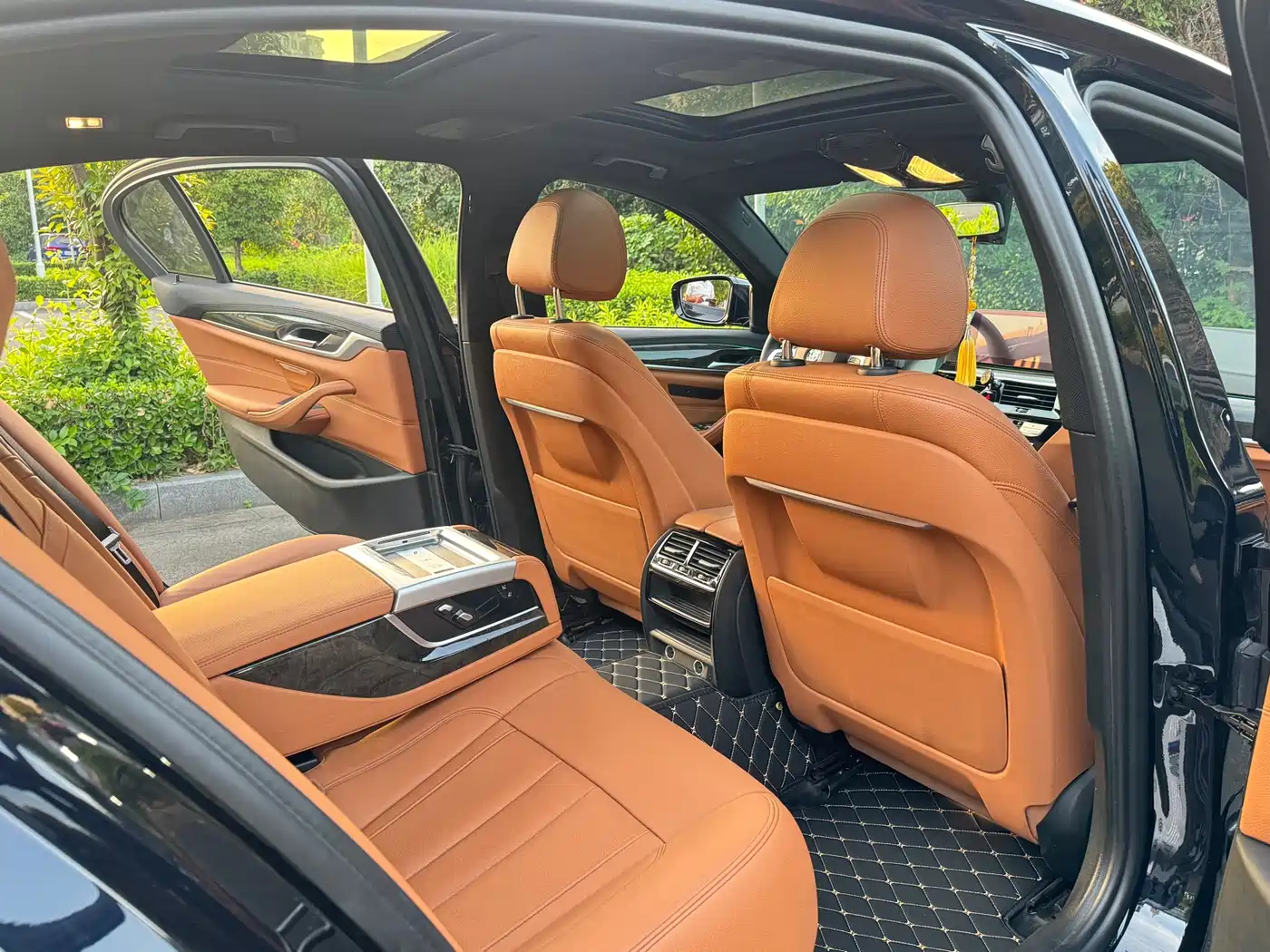 BMW 5 Series 2019 530Li Premium M Sport Package фото 11