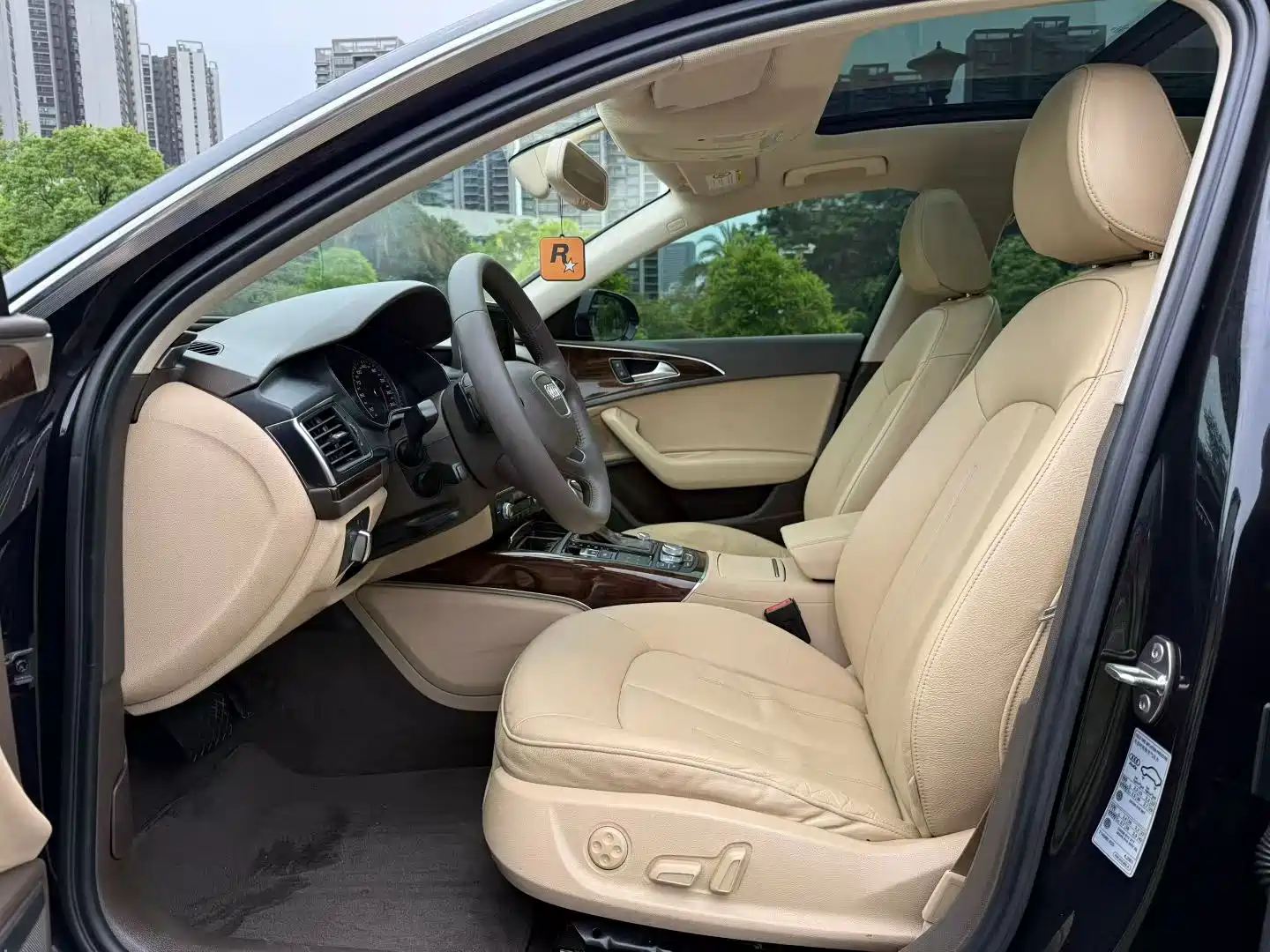 Фото 8 - Audi A6L