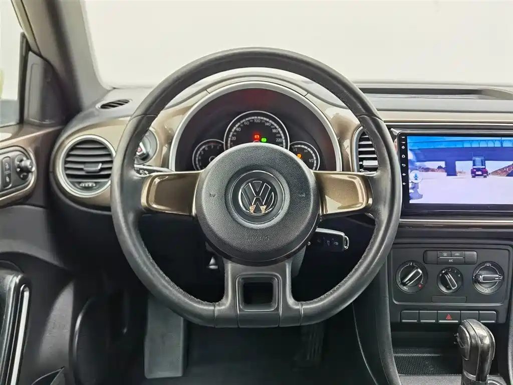 Volkswagen Beetle 2014 1.4TSI Fashion Edition фото 12