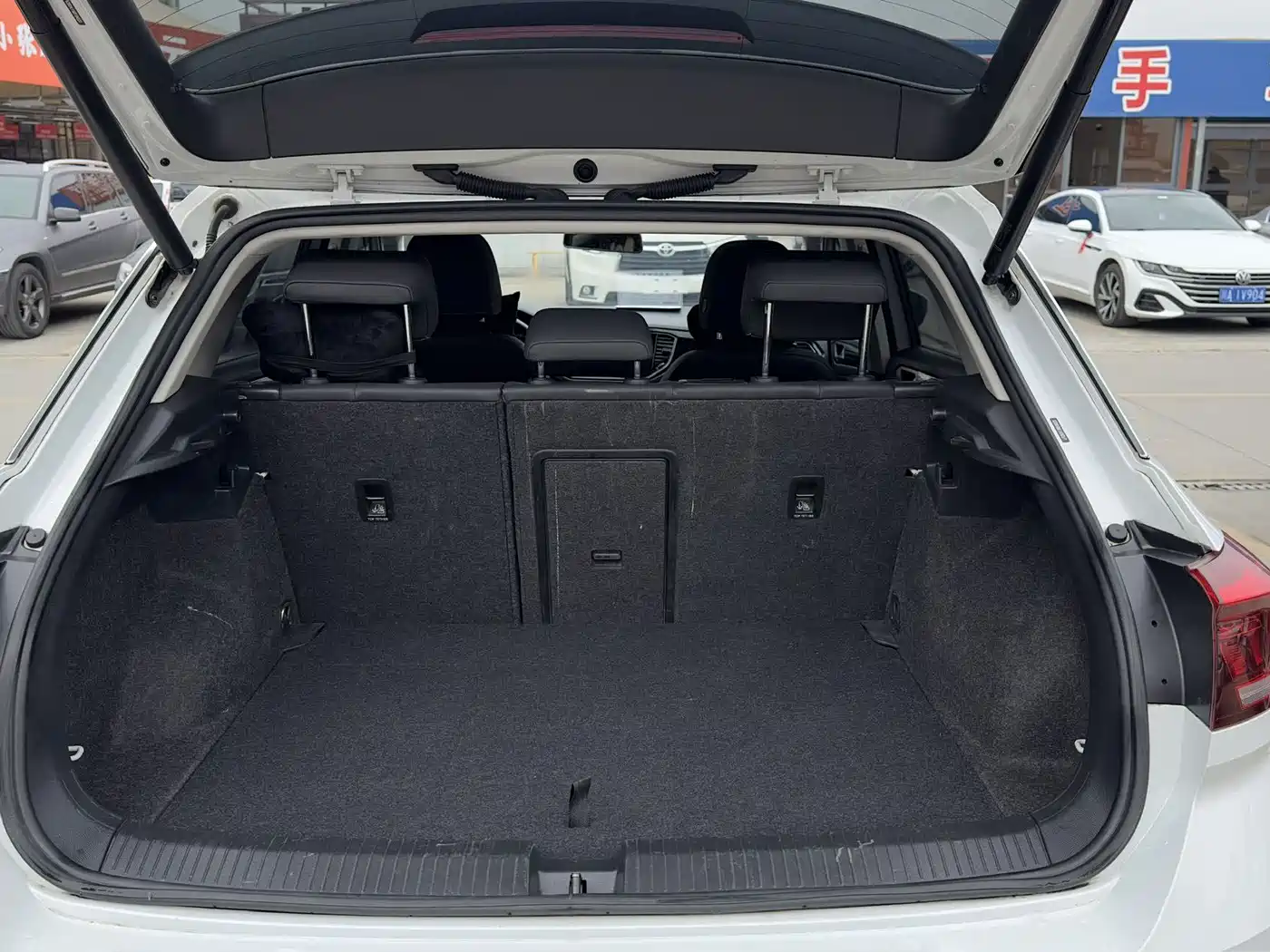 VOLKSWAGEN T ROC EXPLORING SONGS