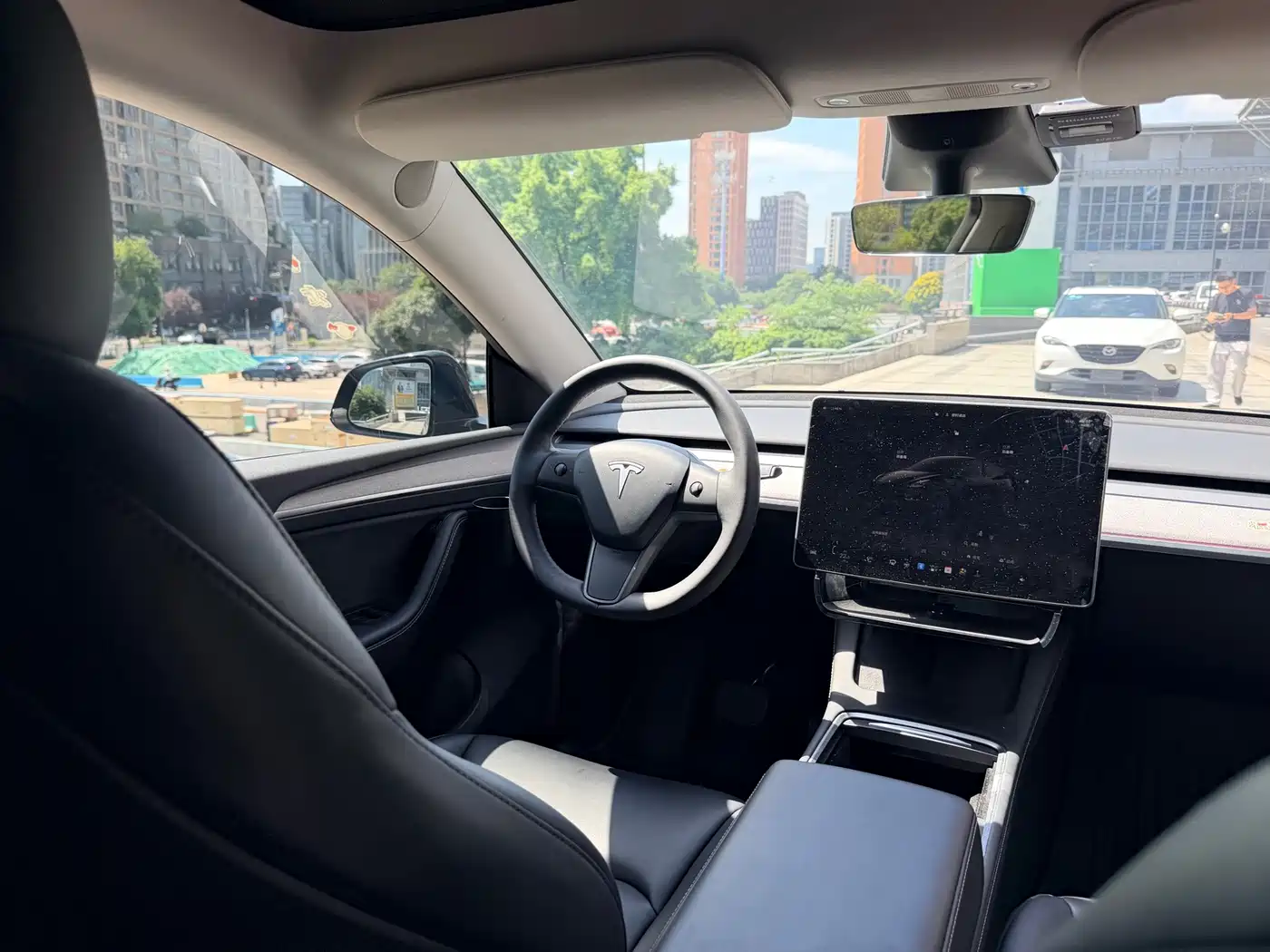 Фото 14 - Tesla Model Y