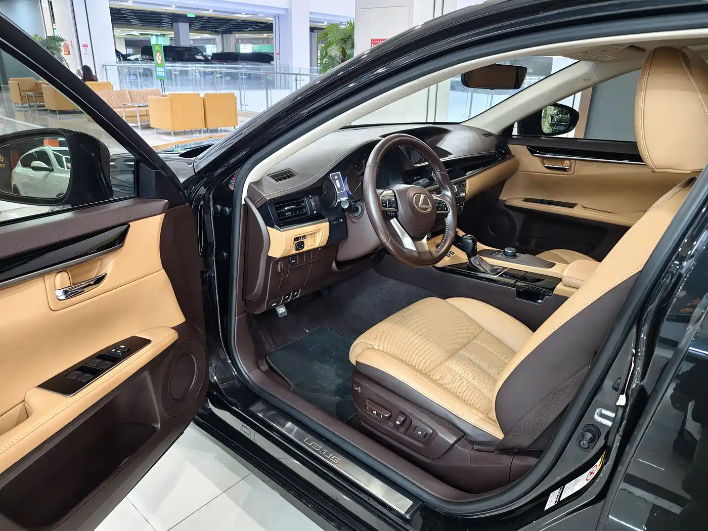 Lexus ES 2016 200 Midnight Special Limited Edition фото 6