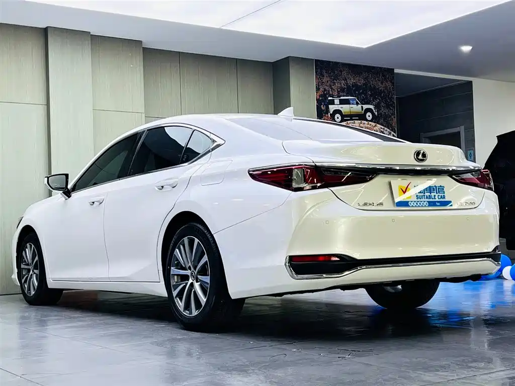 Lexus ES 2020 200 Excellence фото 6