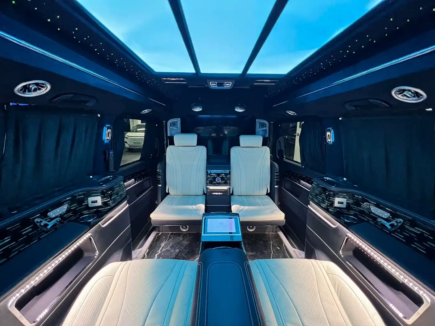 Mercedes-Benz V-Class 2022 V 260 L Long Wheelbase Luxury Edition фото 13