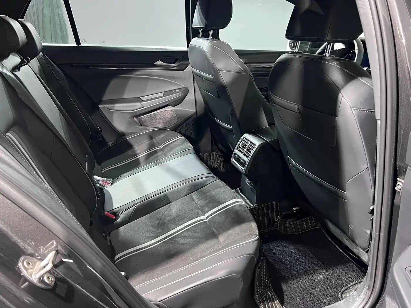 Volkswagen Golf 2023 280TSI DSG R-Line Lite фото 8