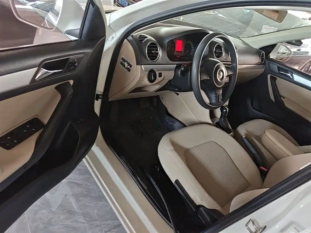 Volkswagen Jetta 2015 1.6L Auto Comfort фото 16