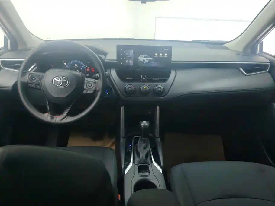 Toyota Corolla Cross 2024 Model 2.0L Pioneer Edition фото 12