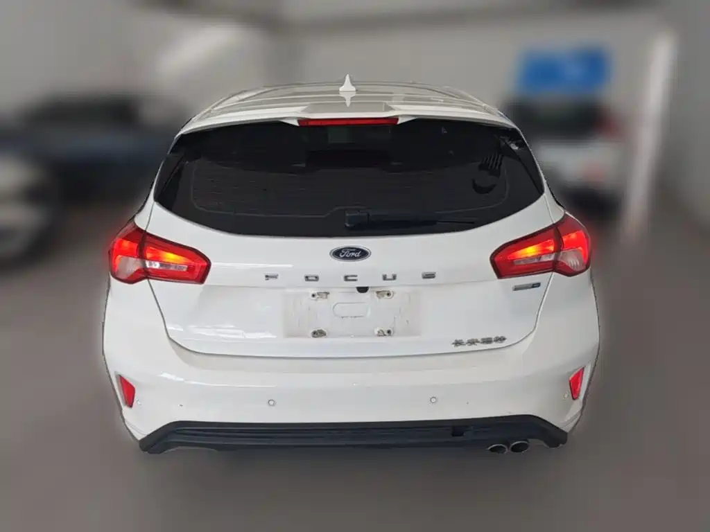 Фото 8 - Ford Focus