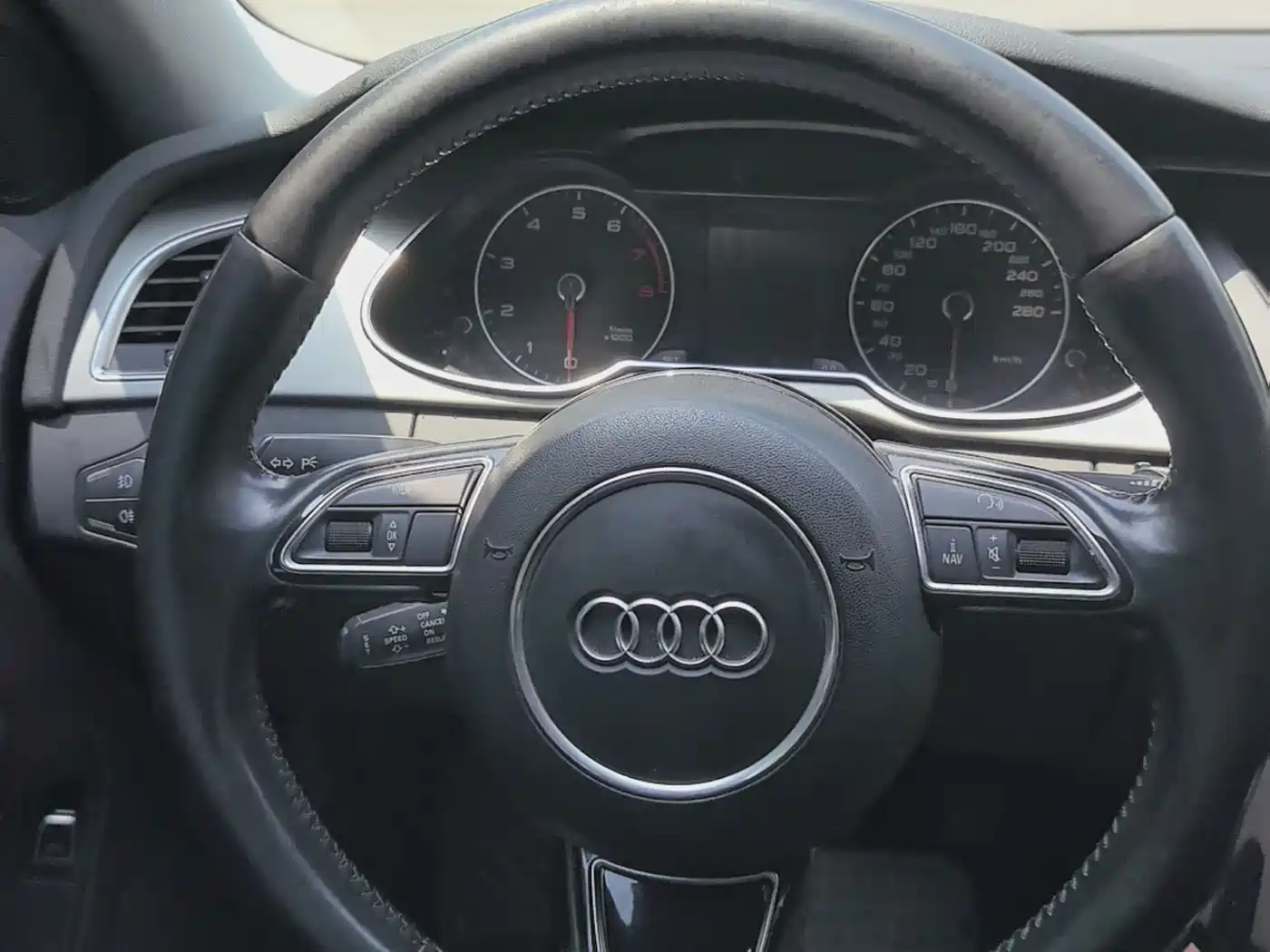 Audi A4L 2013 35 TFSI Automatic Comfort фото 15