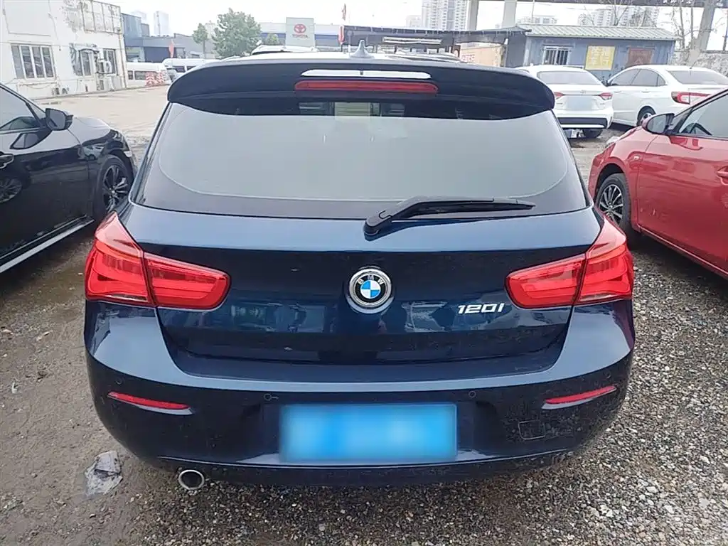 BMW 1 Series (Import) 2015 120i Leading фото 6