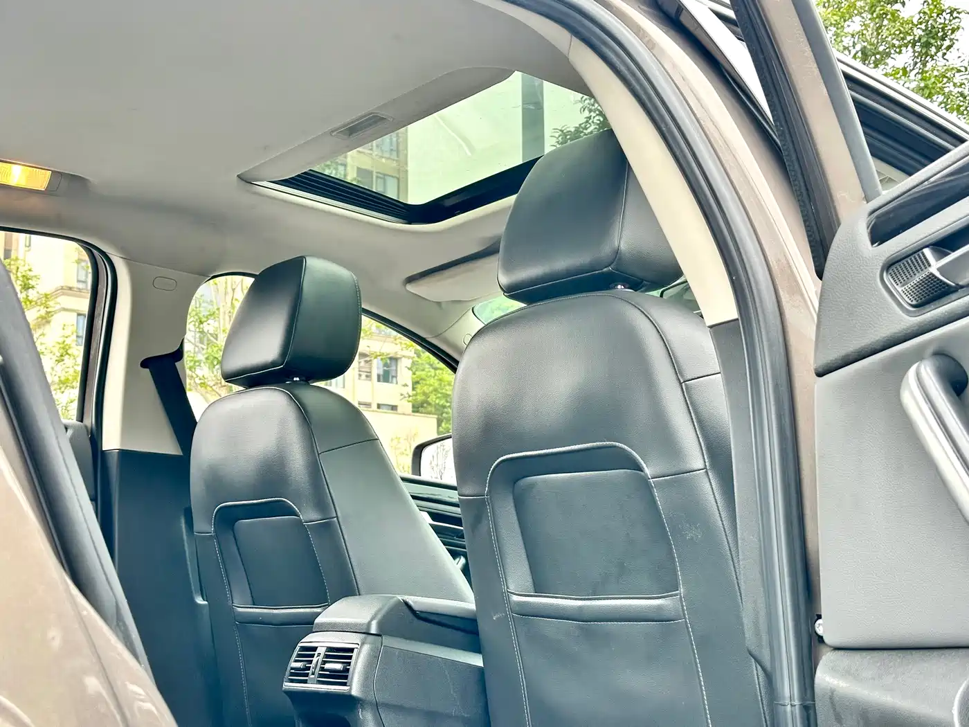 Qoros 3 2015 2014 Model Sedan 1.6T Automatic Premium