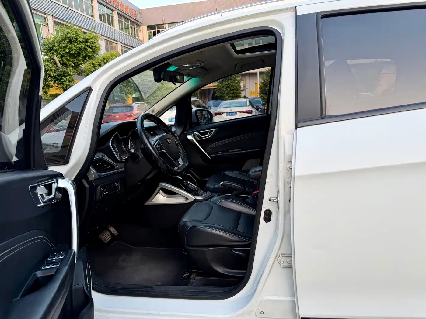 Фото 6 - Geely Vision X3