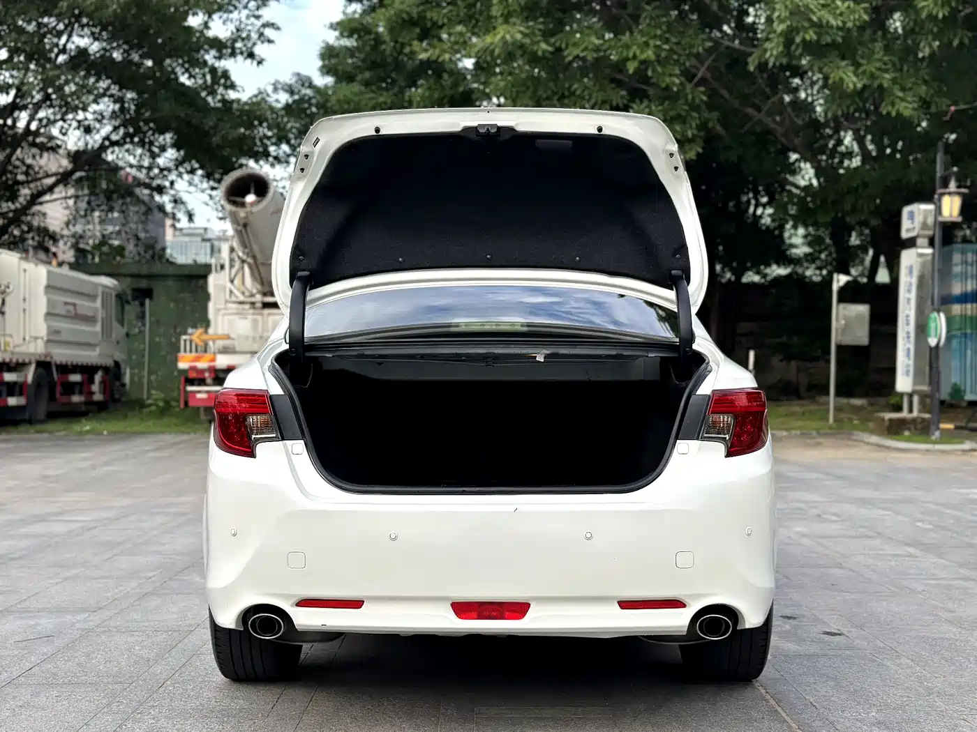 Toyota Reiz 2013 2.5V Premium Edition фото 23
