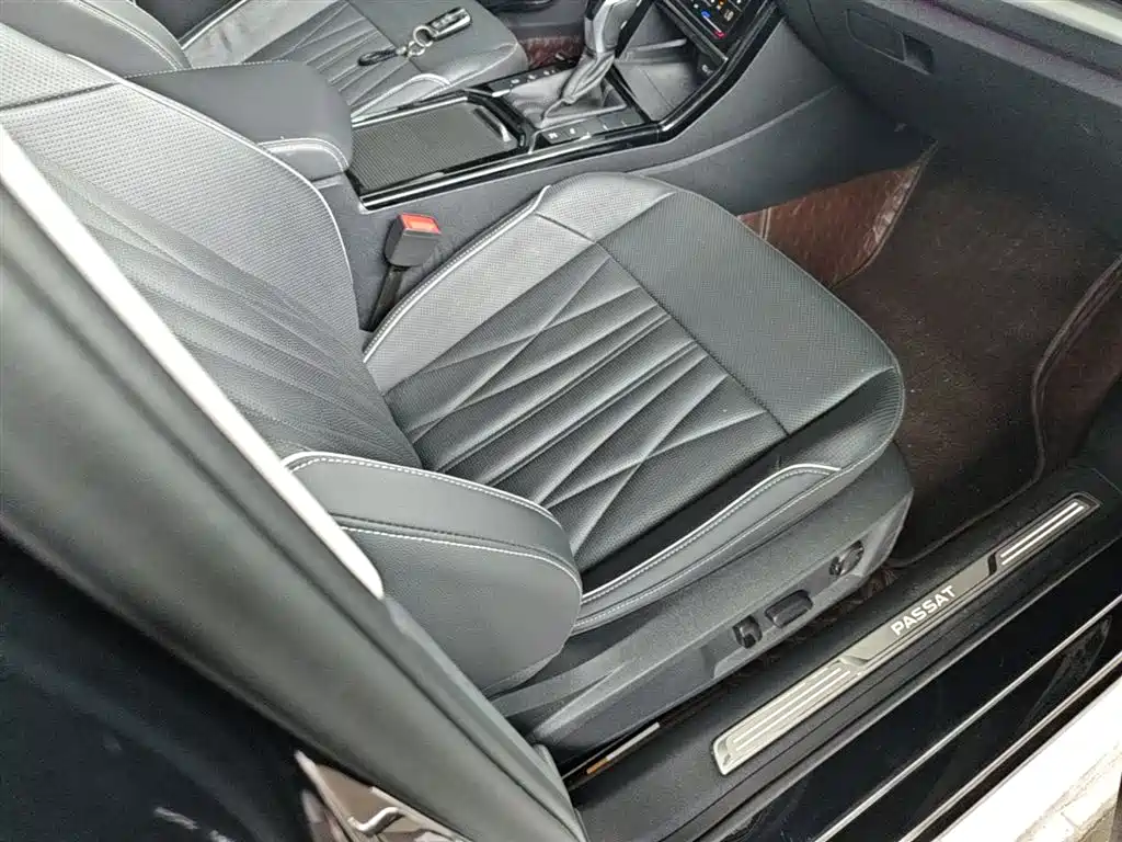 Volkswagen Passat 2023 Facelift 330TSI Starlight Luxury Edition фото 25