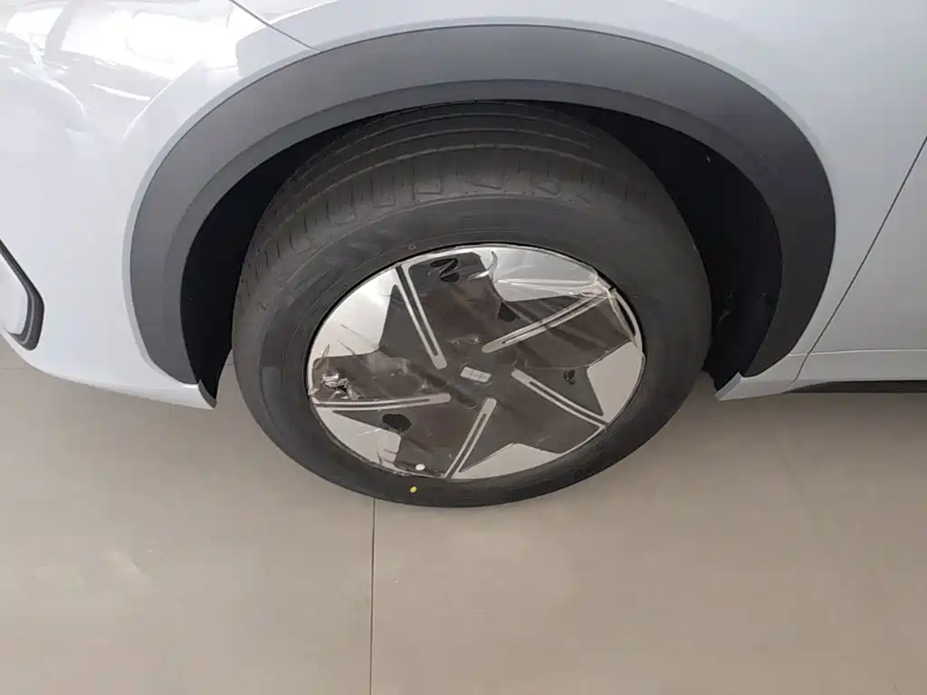 Фото 23 - Geely Galaxy Galaxy E5
