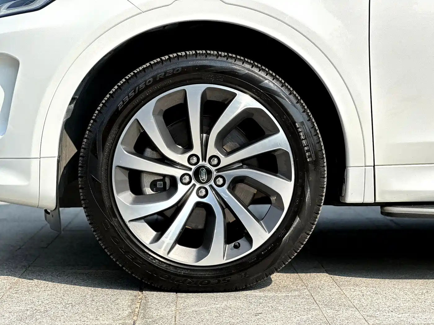 Land Rover Discovery Sport 2023 249PS R-Dynamic S Performance Version фото 26